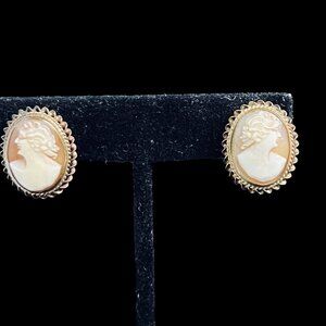 Vintage 1/20 12k GR Carved Shell Cameo Screw Back Earrings (5285)